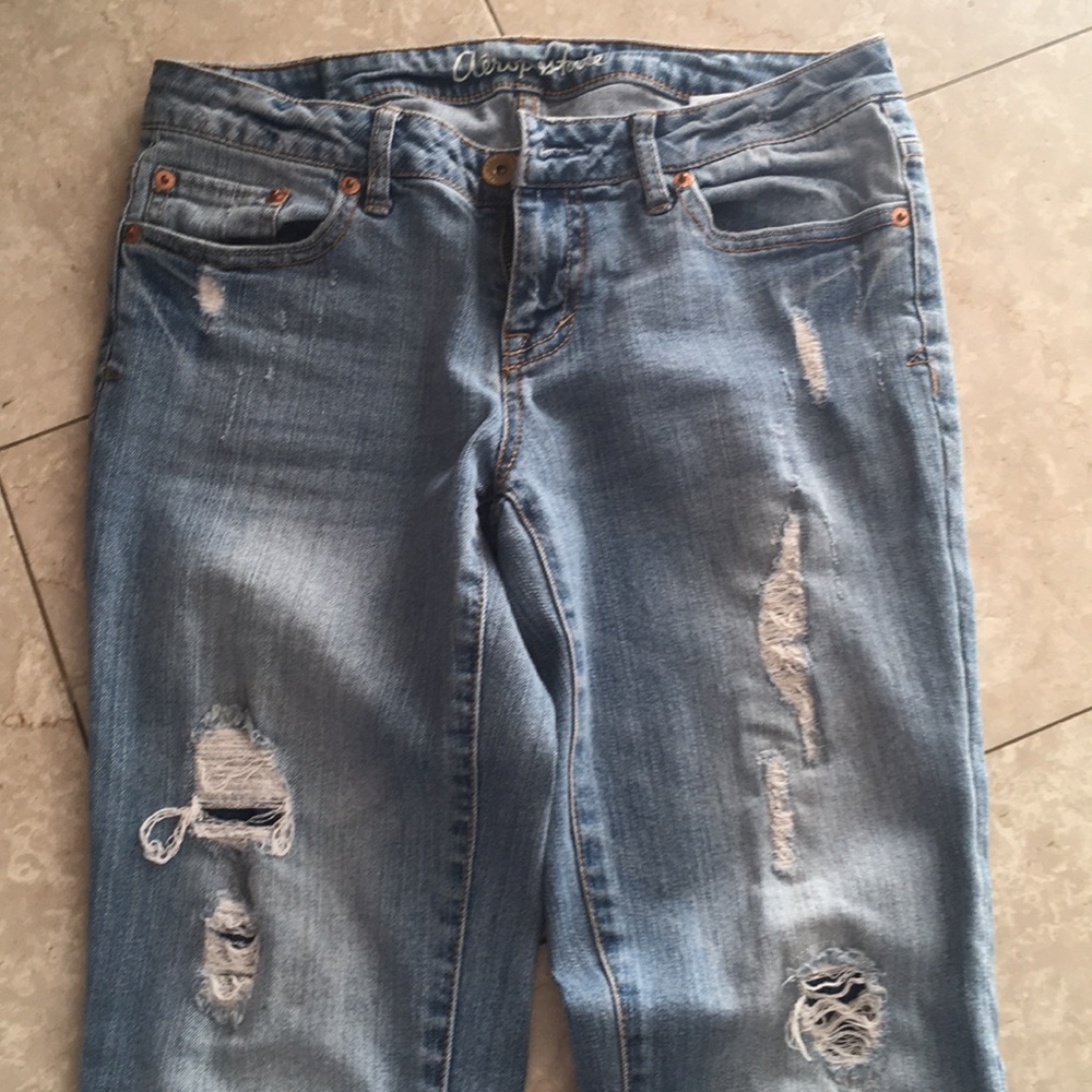 Aeropostale size 4 short skinny jeans. Distressed